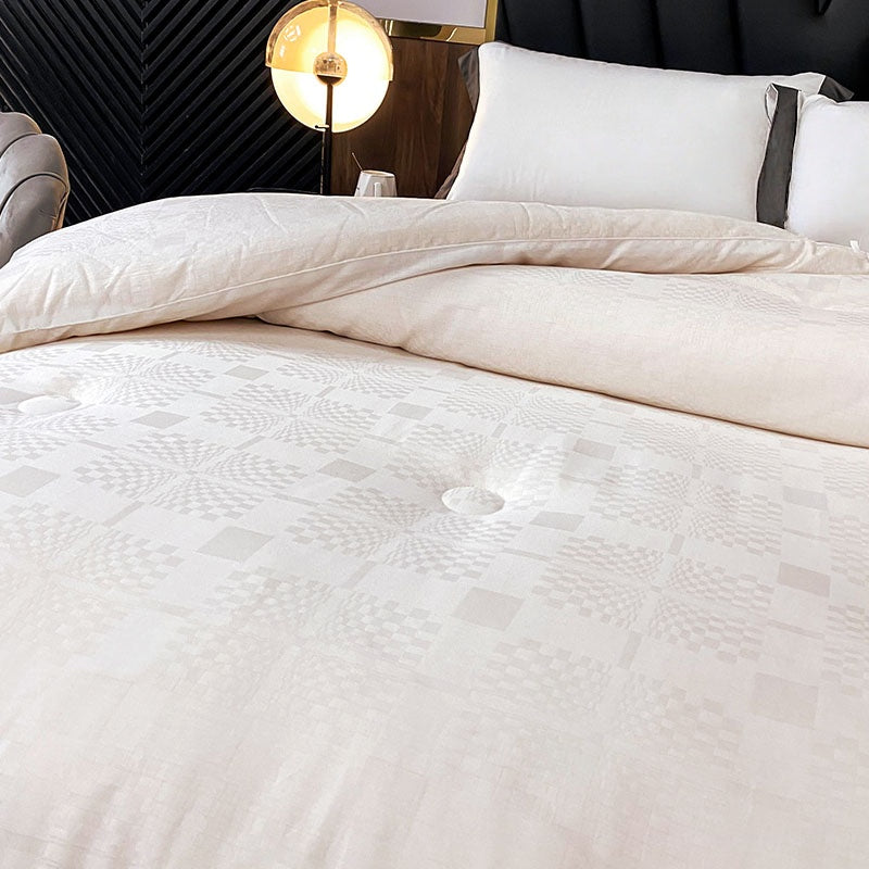 New Quilt - Soft, Skin-Friendly, Luxurious, and Easy to Store