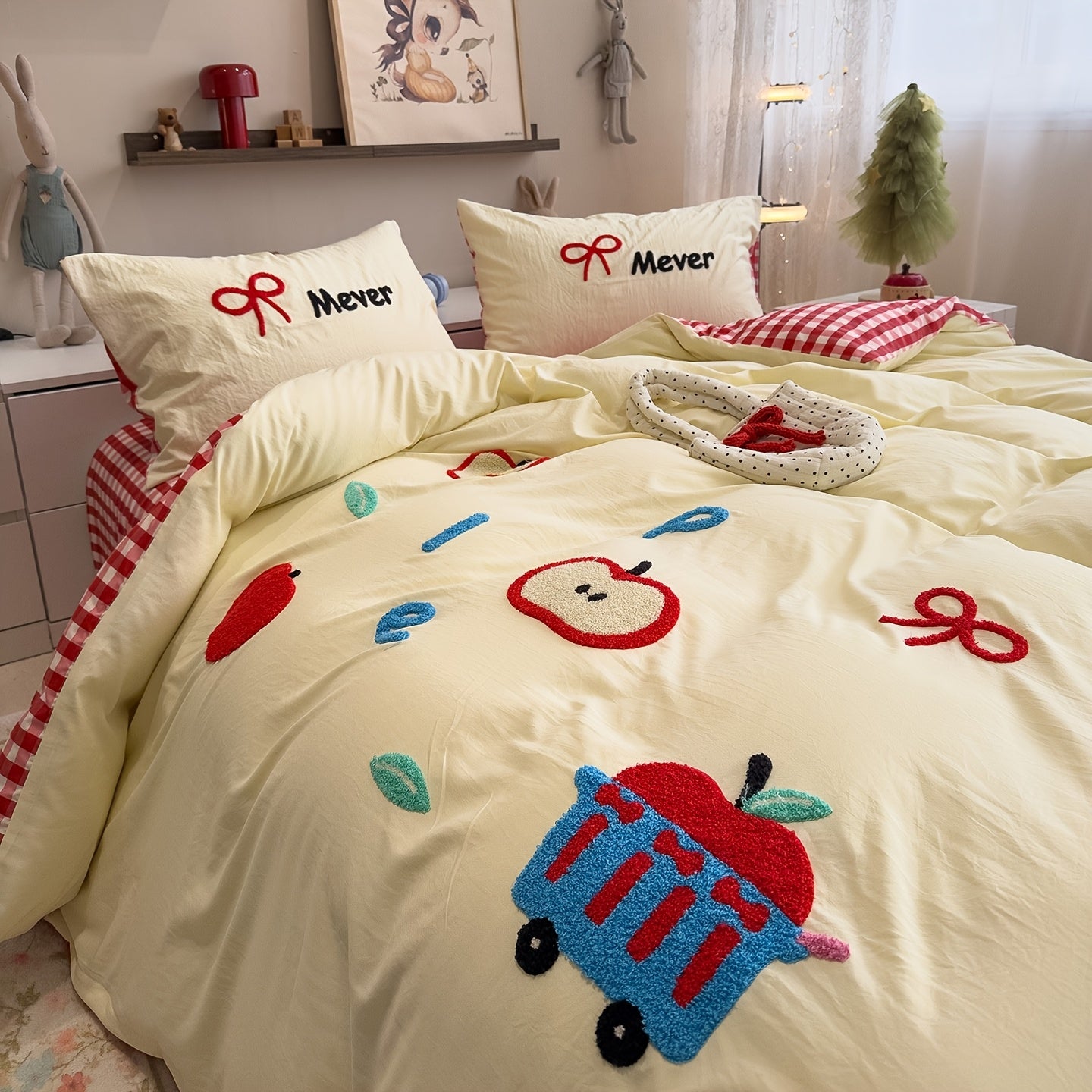 4pcs Cute Anime Cartoon Embroidered Duvet Cover Set (1 Duvet Cover + 1 Bed Sheet + 2 Pillowcases), Soft, Skin-Friendly, Breathable, Machine Washable, Suitable for Bedroom, Dorm, and Hotel Bedding Decor, All-Season Use - Four-Piece Bedding Set, Ideal