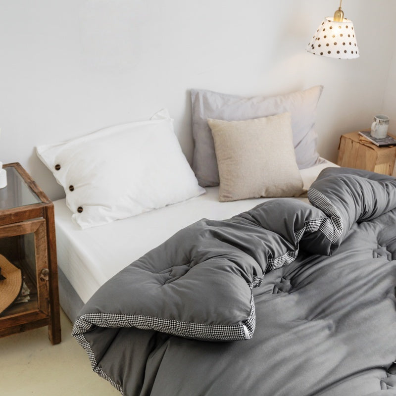 New Quilt, Stylish and Beautiful, Ultra-soft, Velvety Smooth to the Touch, and Durable