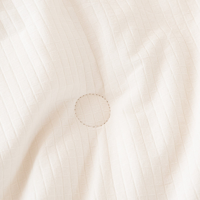 The New Quilt Is Lightweight And Pressure-Free, Fitting Perfectly with Zero Pressure, Has a Thick Texture, And Is Durable