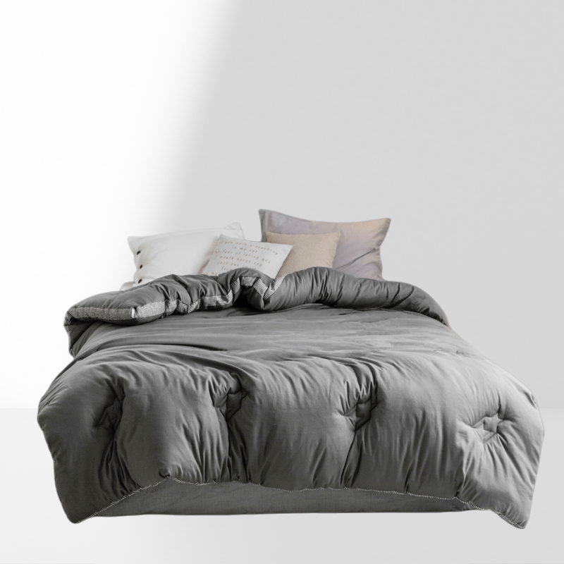 New Quilt, Stylish and Beautiful, Ultra-soft, Velvety Smooth to the Touch, and Durable