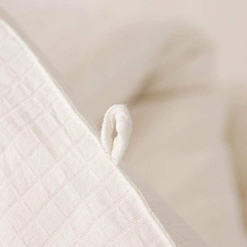 The New Quilt Is Lightweight And Pressure-Free, Fitting Perfectly with Zero Pressure, Has a Thick Texture, And Is Durable