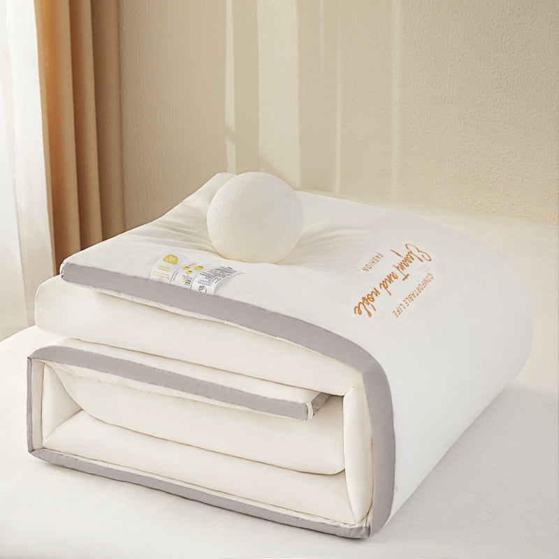 Thickened Warm Winter Milk Quilt, Soft and Skin-Friendly, Quilted Craftsmanship, Fade-Resistant, All-Season Comfort, Machine Washable, Suitable for Bedroom and Guest Room, Winter Quilt, Fashionable and Comfortable Quilt, Elegant Bedding, Soft Fabric