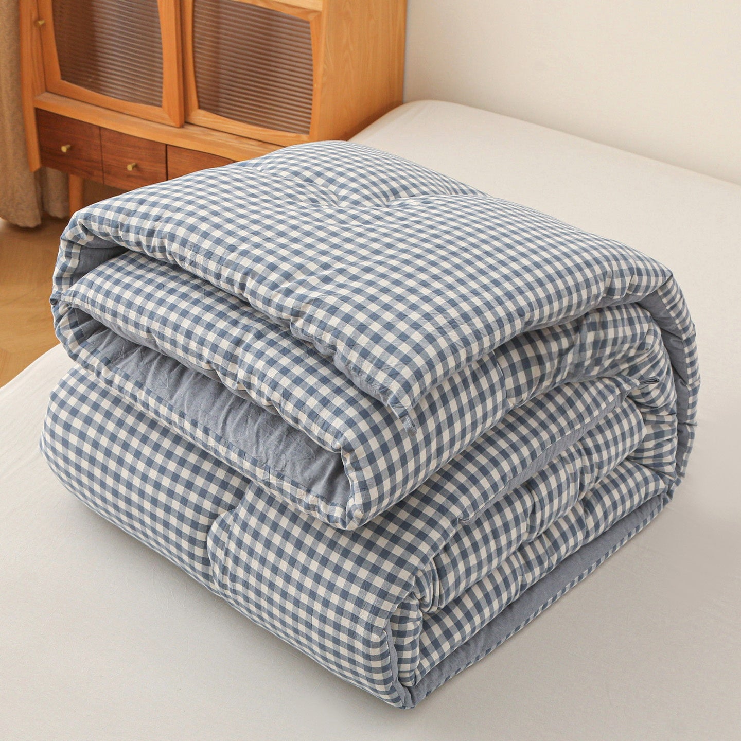New Quilt, Ultra-Soft, Cozy, with a Thick And Comfortable Texture, Foldable