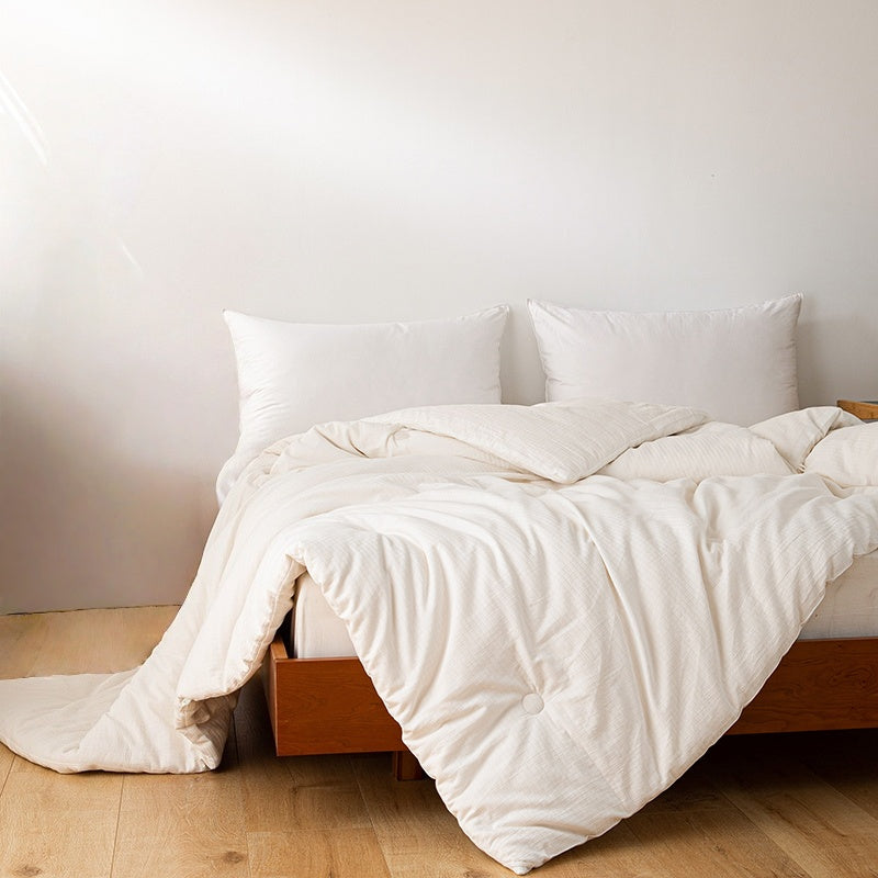 The New Quilt Is Lightweight And Pressure-Free, Fitting Perfectly with Zero Pressure, Has a Thick Texture, And Is Durable