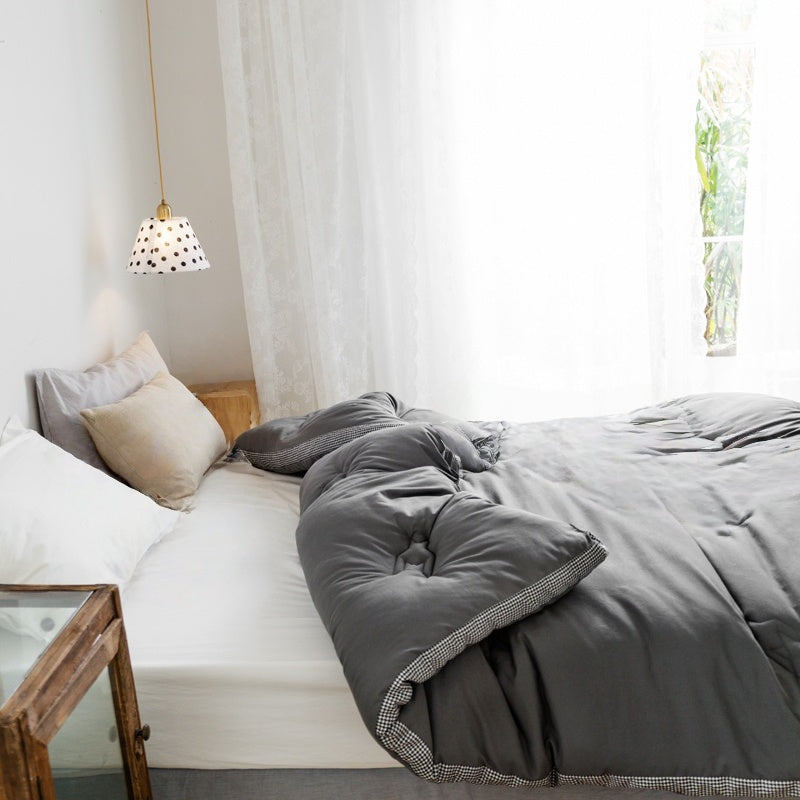 New Quilt, Stylish and Beautiful, Ultra-soft, Velvety Smooth to the Touch, and Durable